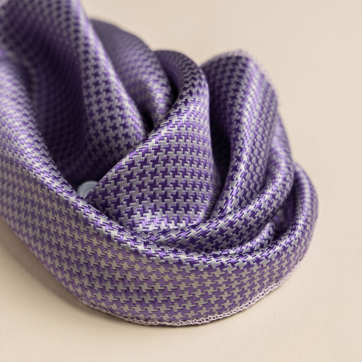 Houndstooth Handmade Tie & Pocket Square in Lilac/Grey