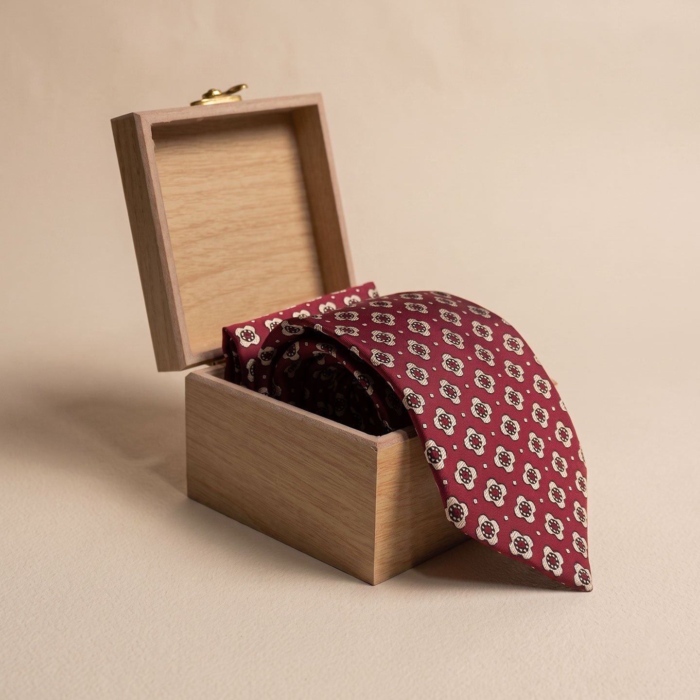 Majestic Petals Handmade Tie & Pocket Square in Red/Ecru